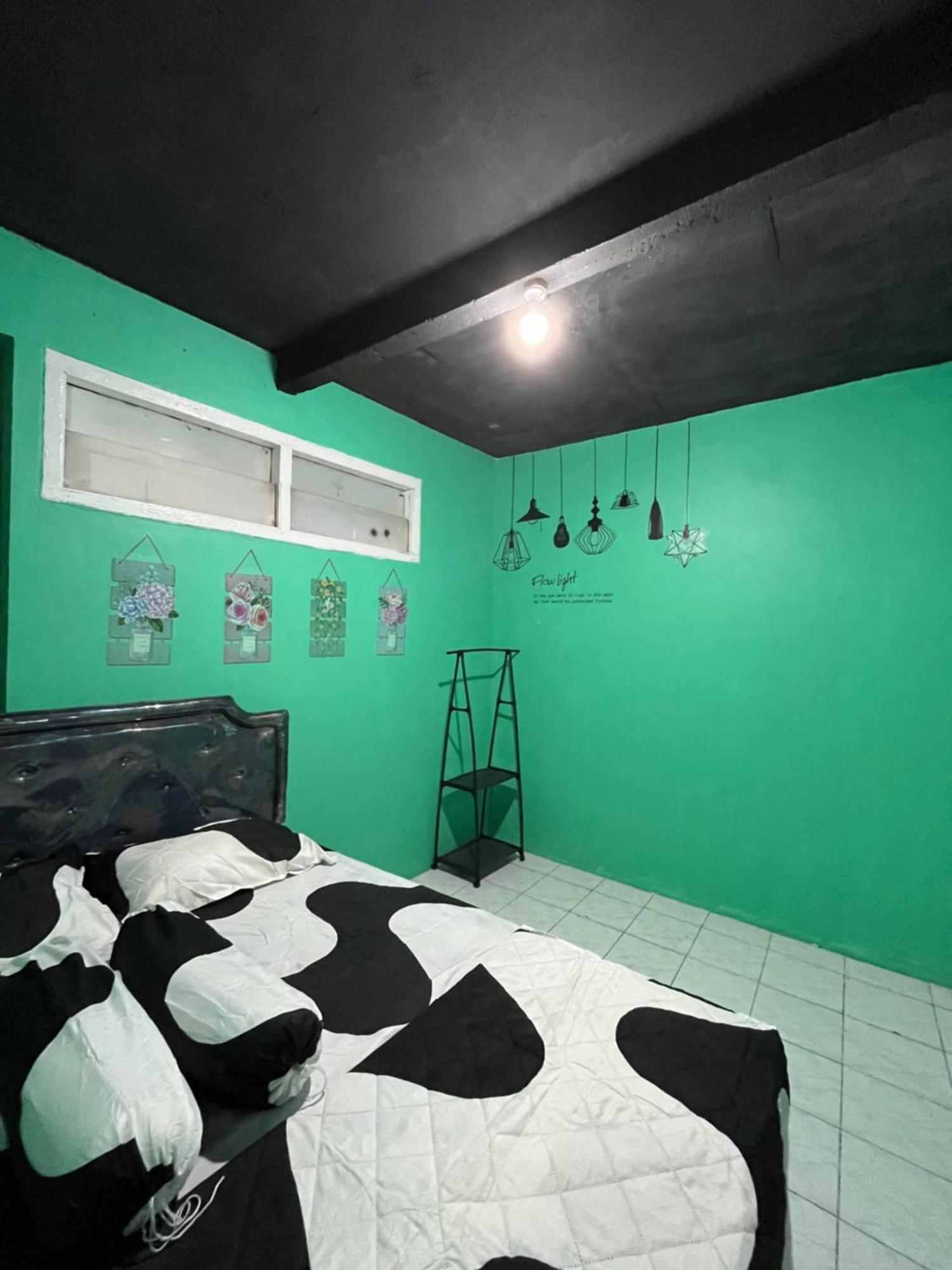 Wisma tamu Bronk House 2 *
