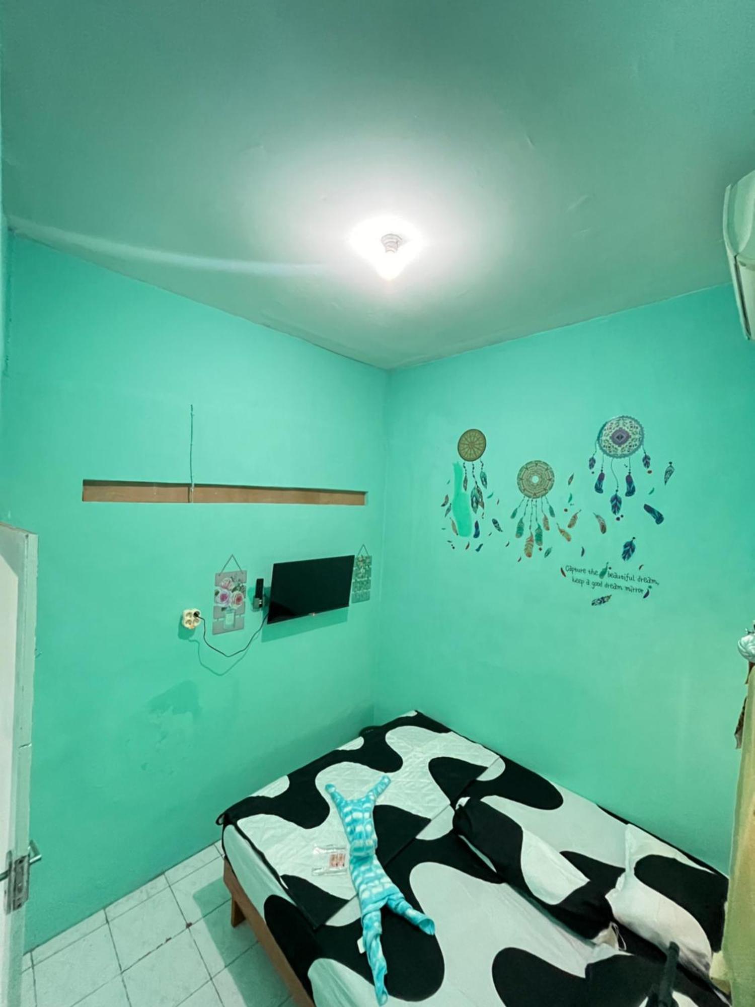 Wisma tamu Bronk House 2 *